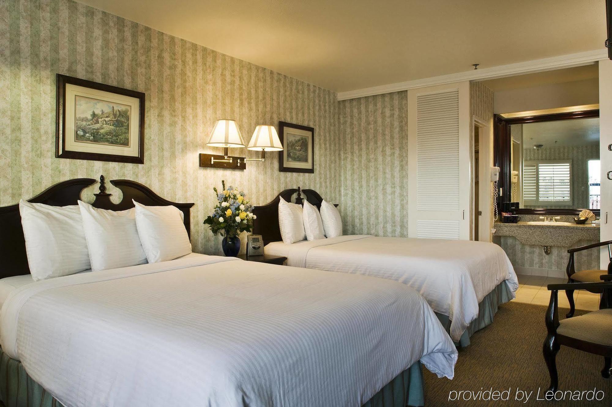 Carousel Inn And Suites Anaheim Oda fotoğraf