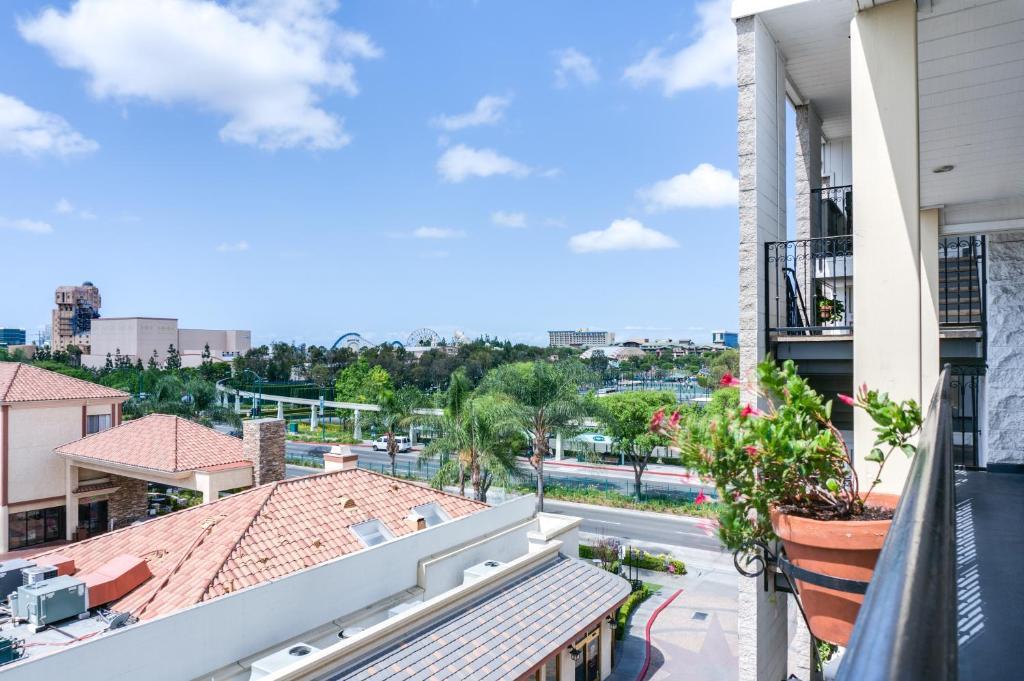 Carousel Inn And Suites Anaheim Dış mekan fotoğraf